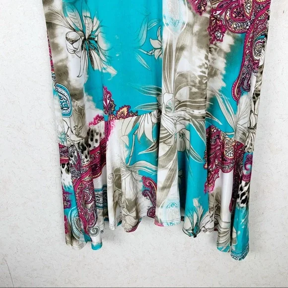 Boutique style Leopard paisley floral sharkbite top - Picture 4 of 8